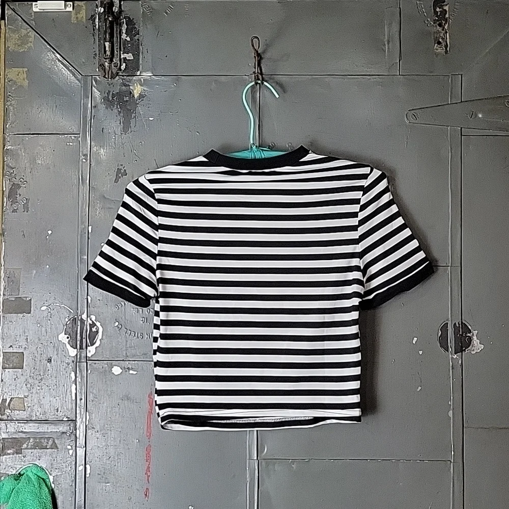 🤎 Jailbait Stripe Ringer Tee - Picture 6 of 6